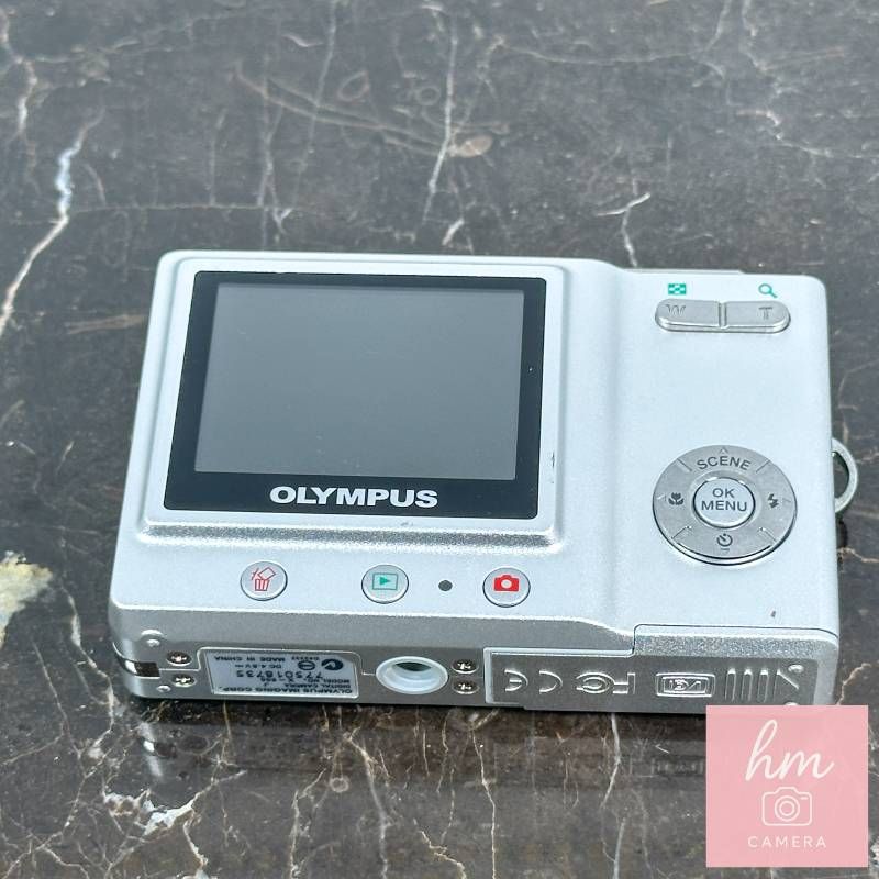 OLYMPUS CAMEDIA X-600 シルバー 1010万画素 光学3倍ズーム CCD