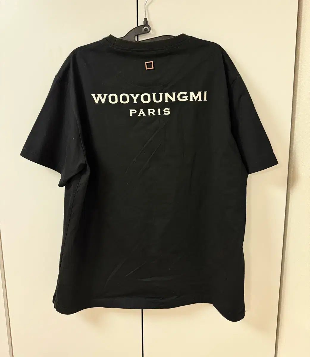 ウーヨンミ(WOOYOUNGMI) パリ ロゴ 半袖 Tシャツ ブラック