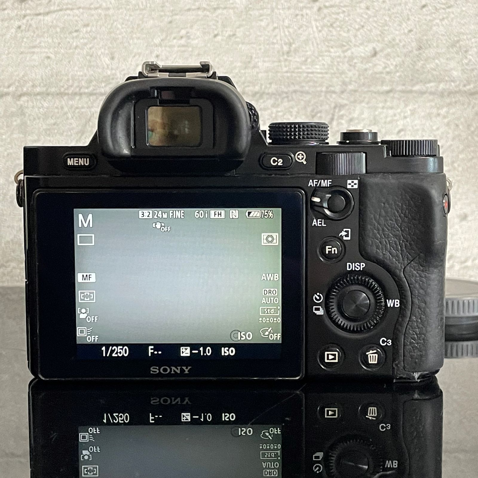 F06[7909]41 ソニー SONY α7 ボディ ILCE-7 【ショット数 21，244回