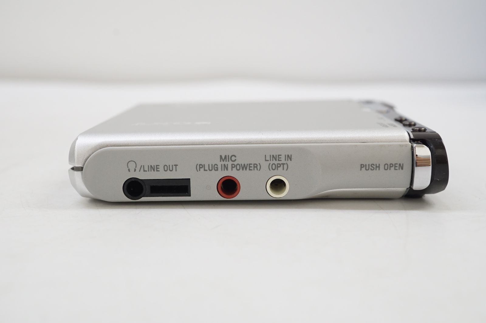 C111709) SONY ソニー ポータブルMDプレーヤー Hi-MD WALKMAN MZ-RH1