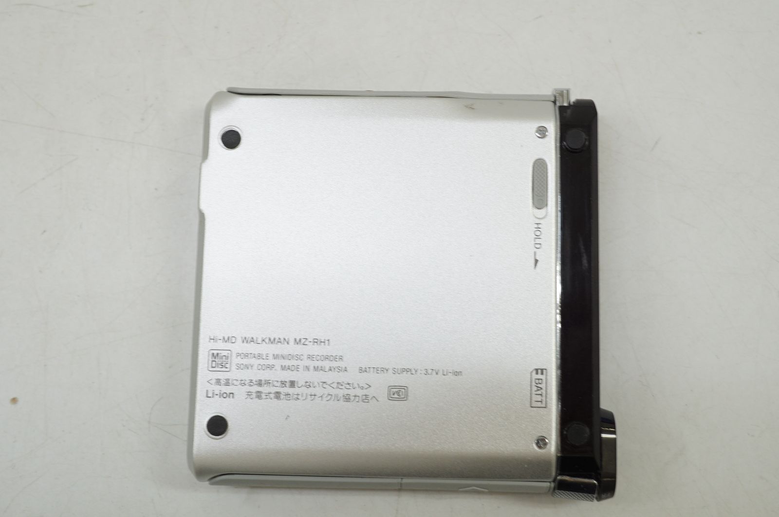 C111709) SONY ソニー ポータブルMDプレーヤー Hi-MD WALKMAN MZ-RH1