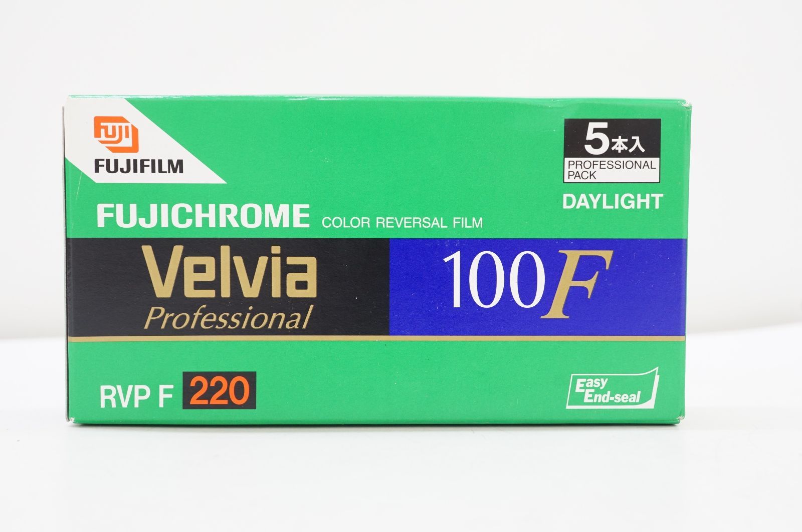 C081934)新品未開封　FUJIFILM FUJICHROME Velvia 100F 220 5本　 冷凍庫保管　期限切れ　2008年6月