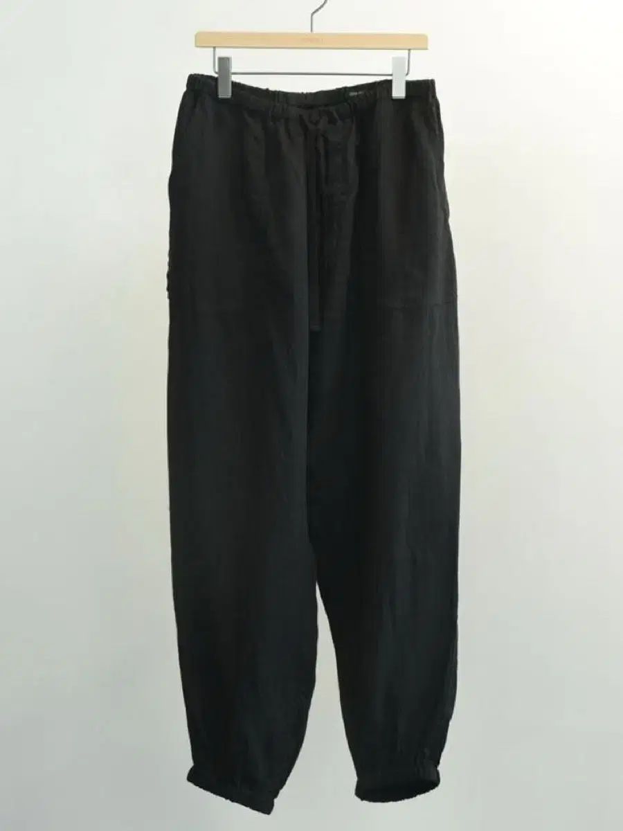 コモリ 26ss リネン Wクロス ドローシャーリング パンツ 3