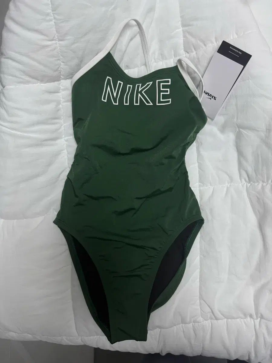 NIKE ロゴカットアウト ゴージグリーン 26