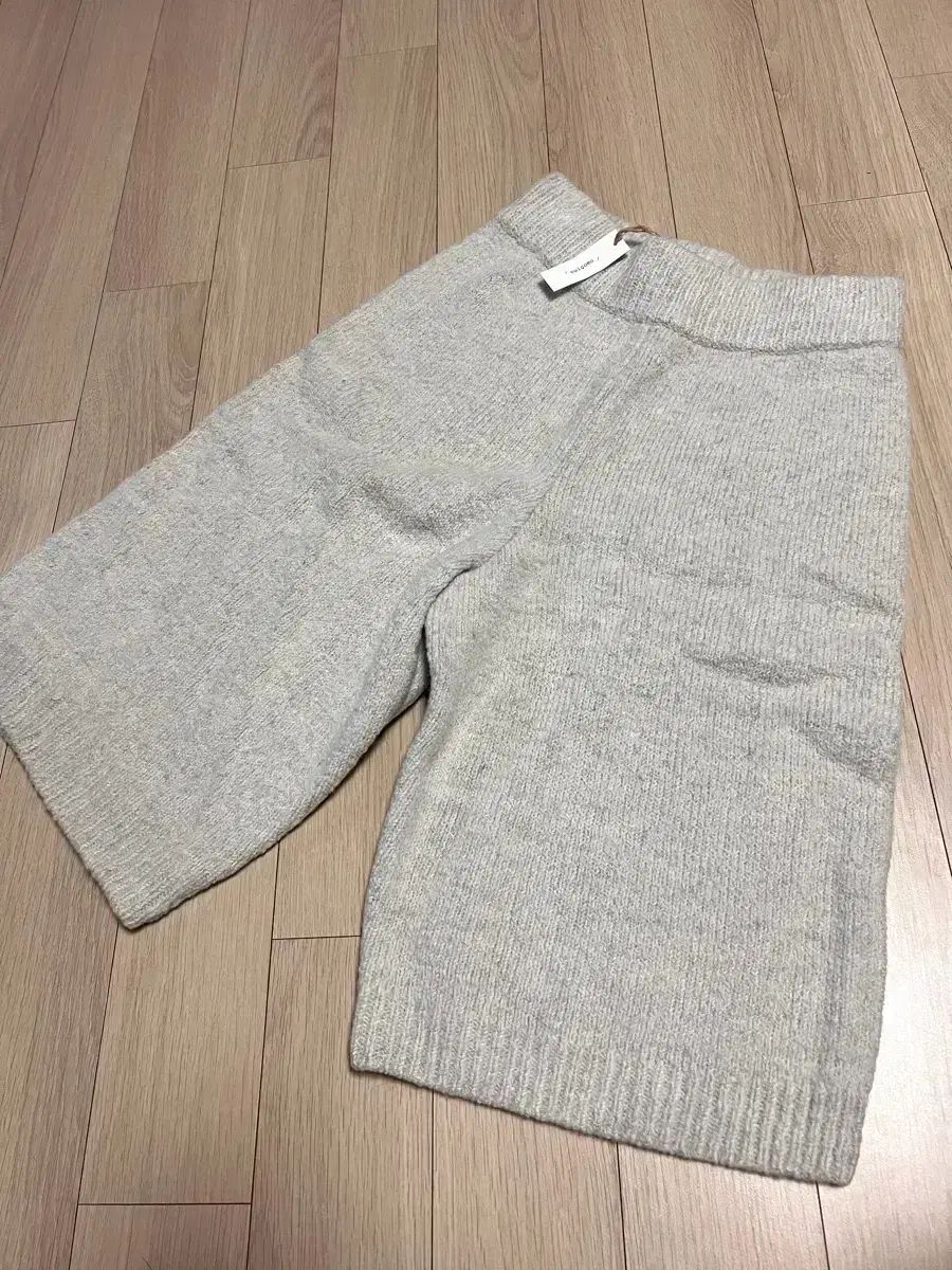 新品) ouicomo ニット バミューダ ショートパンツ オートミール 5分丈 ハーフパンツ バンディング ショーツ