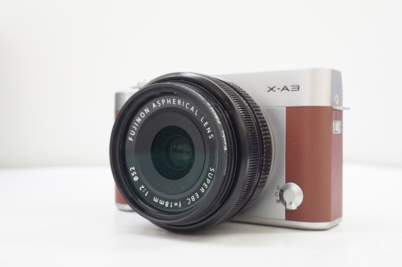 L010842) 富士フイルム X-A3 ミラーレス FUJINON 18mm F2 単焦点レンズ