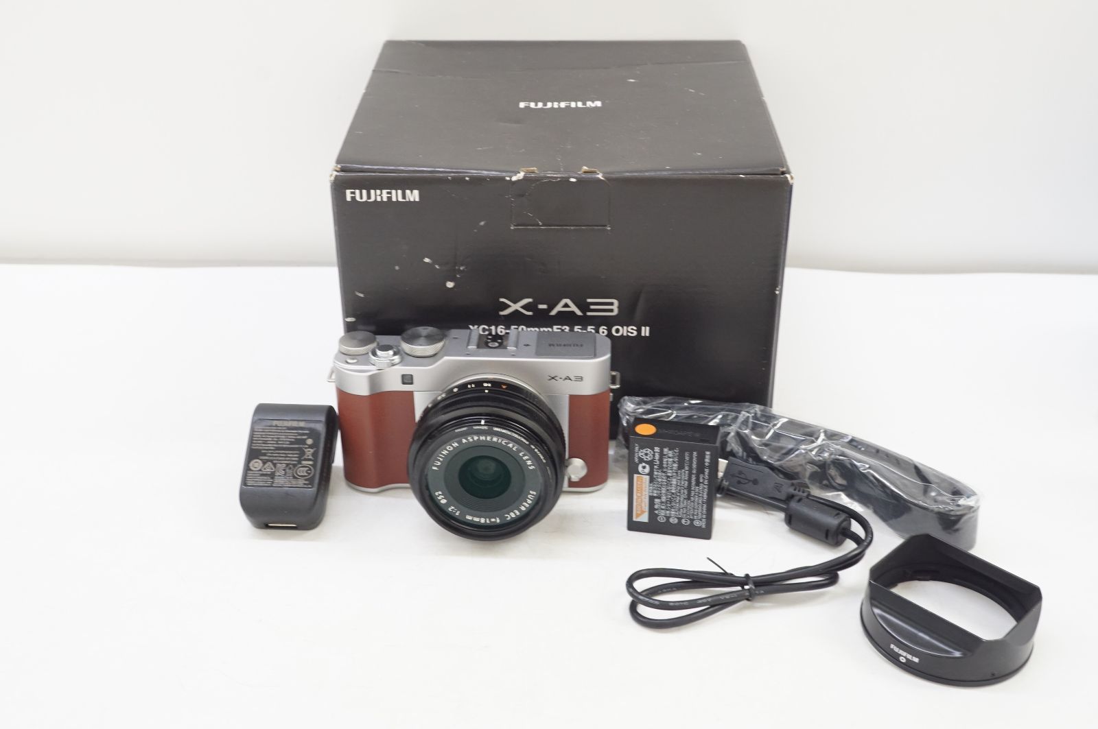 L010842) 富士フイルム X-A3 ミラーレス FUJINON 18mm F2 単焦点レンズ