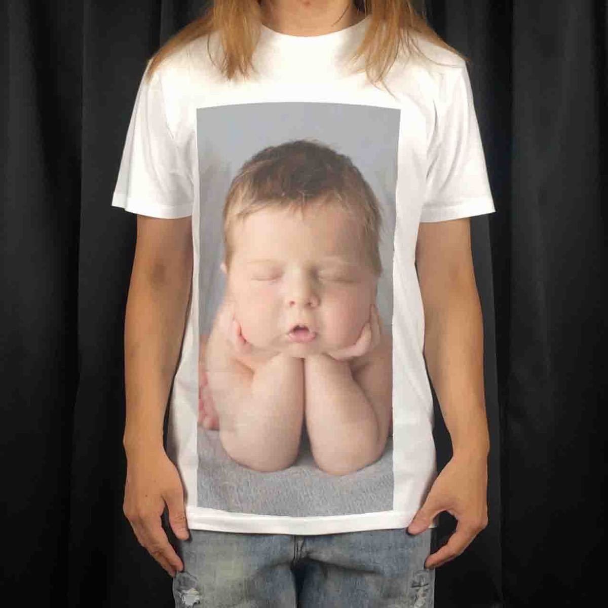 オリジナル Tシャツ ビッグ プリント かわいい 赤ちゃん ベビー 居眠り頬杖ポーズ インスタ映え Tシャツ S M L XL タイト ジャスト 大きい ビッグ オーバーサイズ メンズ レディース ユニセックス ピンククリーム