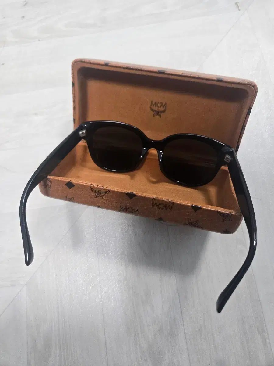 MCM サングラス
