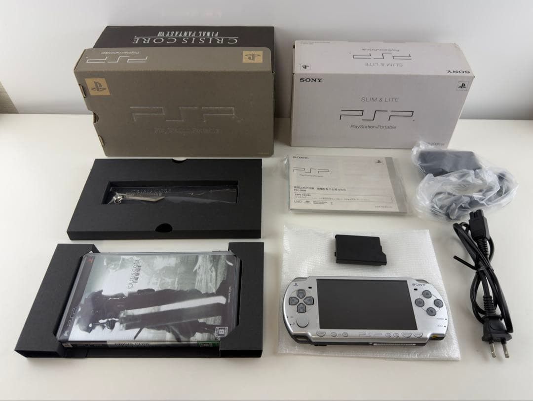 美品 PSP2000 クライシスコア FF 本体 ファイナルファンタジー 完品 FINAL FANTASY シルバー SONY