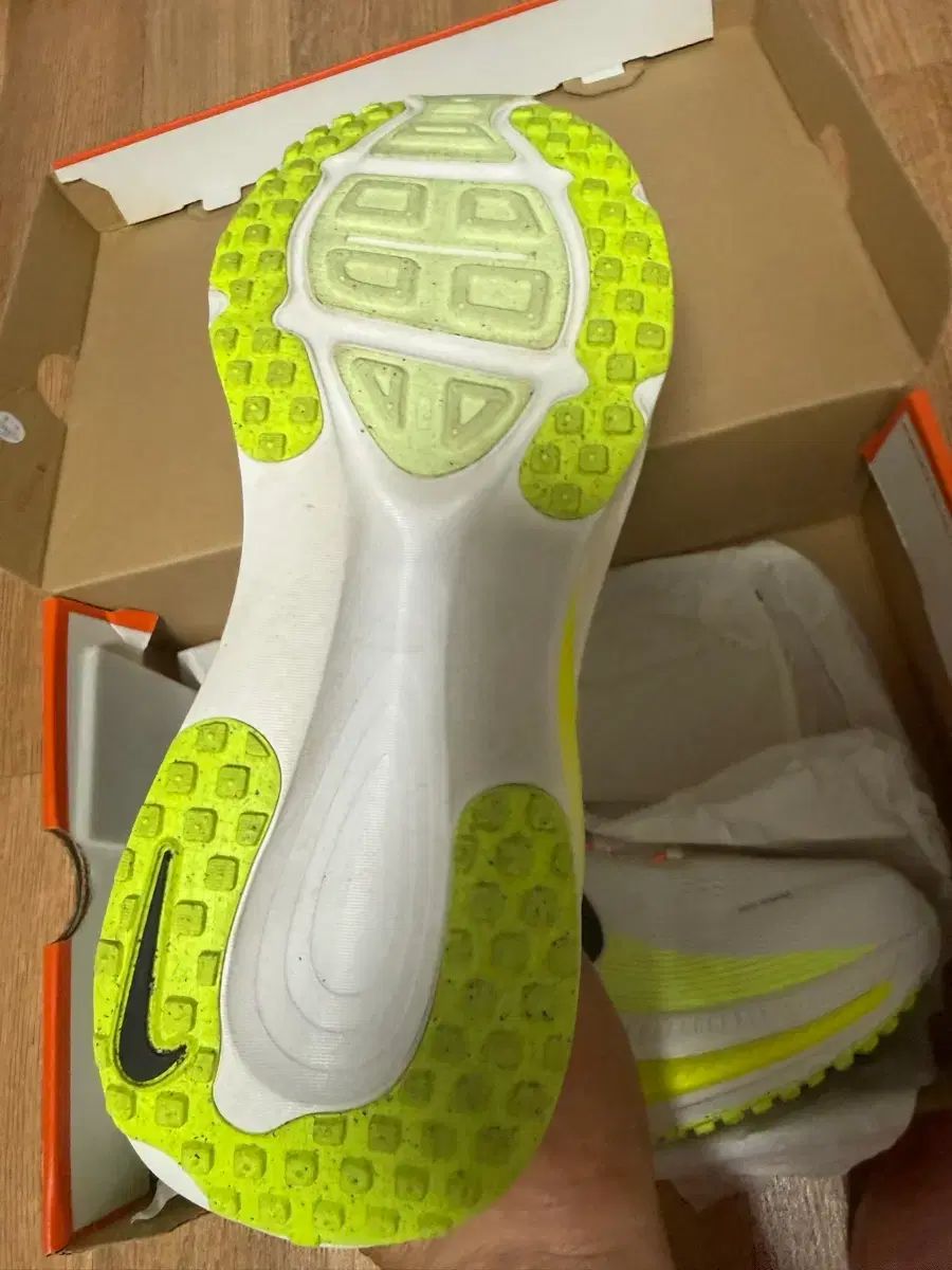NIKE ボメロ 18 ワイド 280 出品
