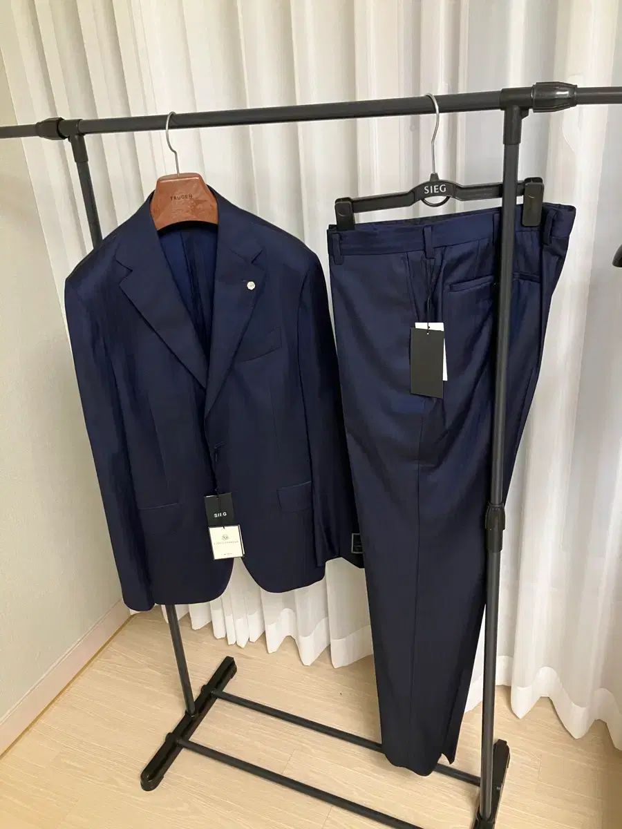 Kiton(キートン)生地) SIEG(ジーク) スーツ