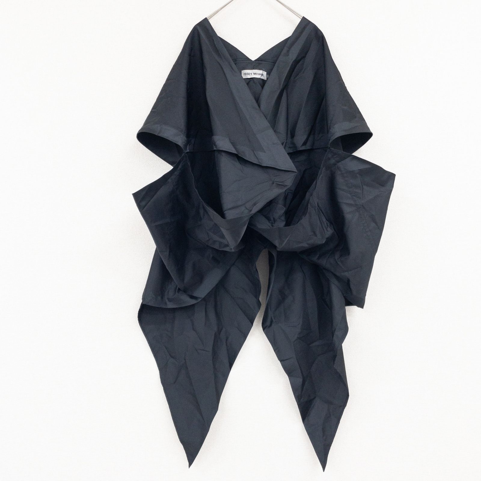 ISSEY MIYAKE イッセイミヤケ コート ジャケット 変形 ブラック ポリエステル 日本製 レディース 2 b01942