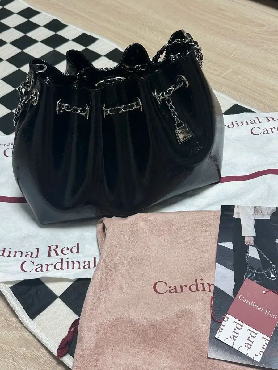Cardinal Red 美白 ブラック