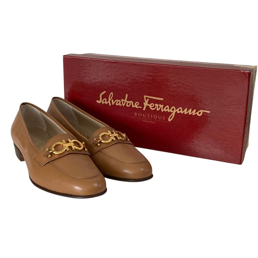 良品 Salvatore Ferragamo サルヴァトーレフェラガモ ガンチーニ金具