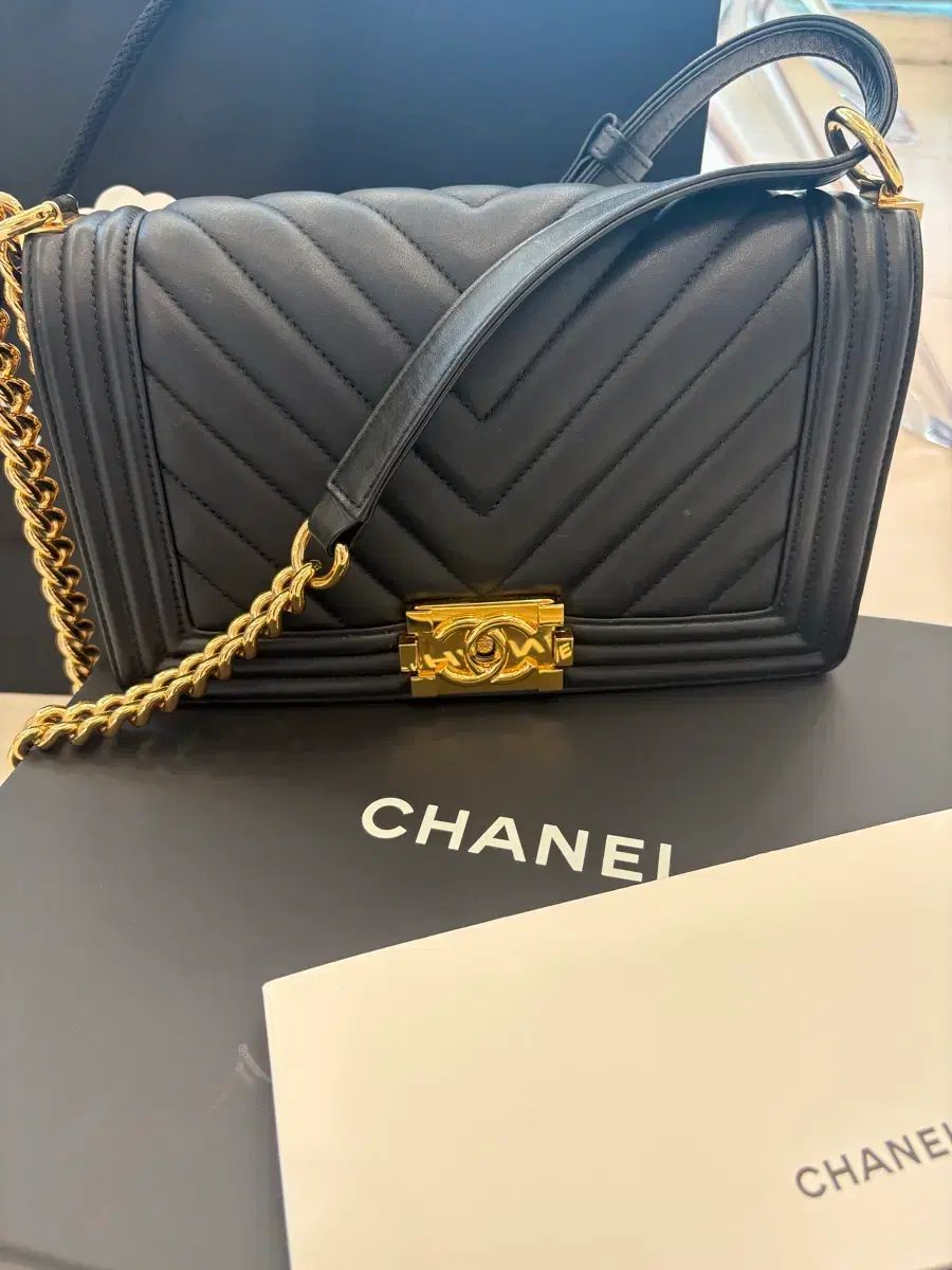 CHANEL シャネル ボーイシャネル バッグ ブラック ゴールド 360,701円