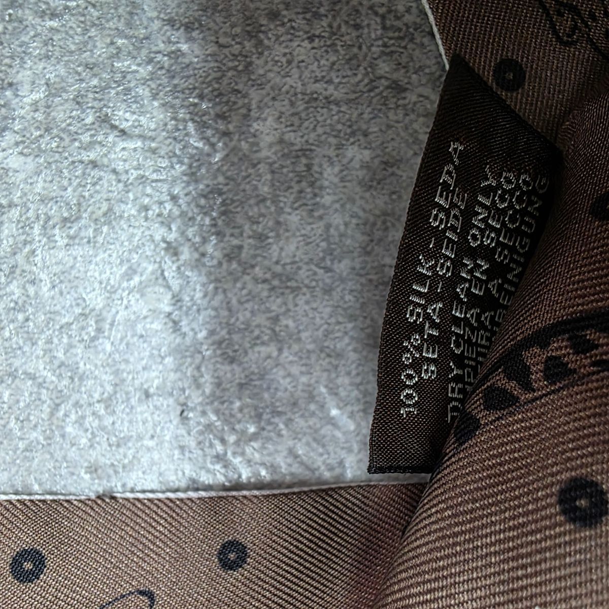 HERMES エルメス 24AW GUEPARDS BANDANA チーター バンダナ ツイリー スカーフ レディース シルク ホワイト 中古