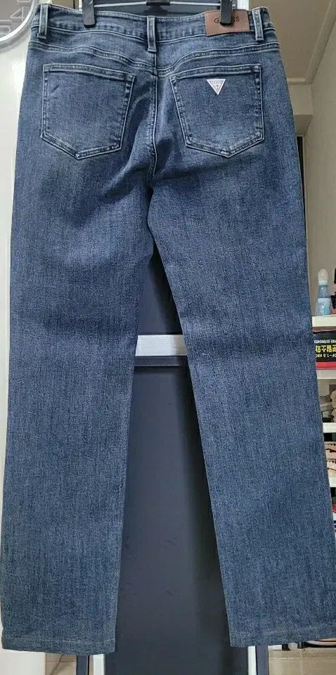 GUESS デニムパンツ