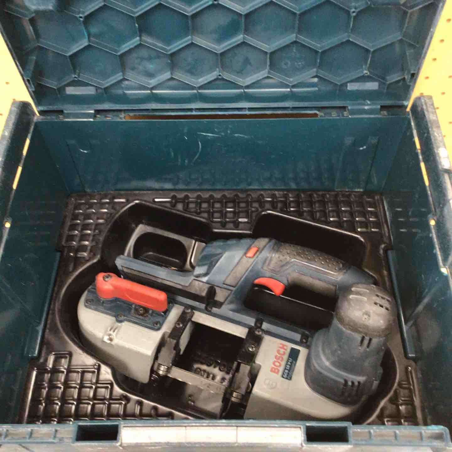 ◇ボッシュ(BOSCH) 18Vバッテリーバンドソー〔GCB18V-LI〕【川崎店】