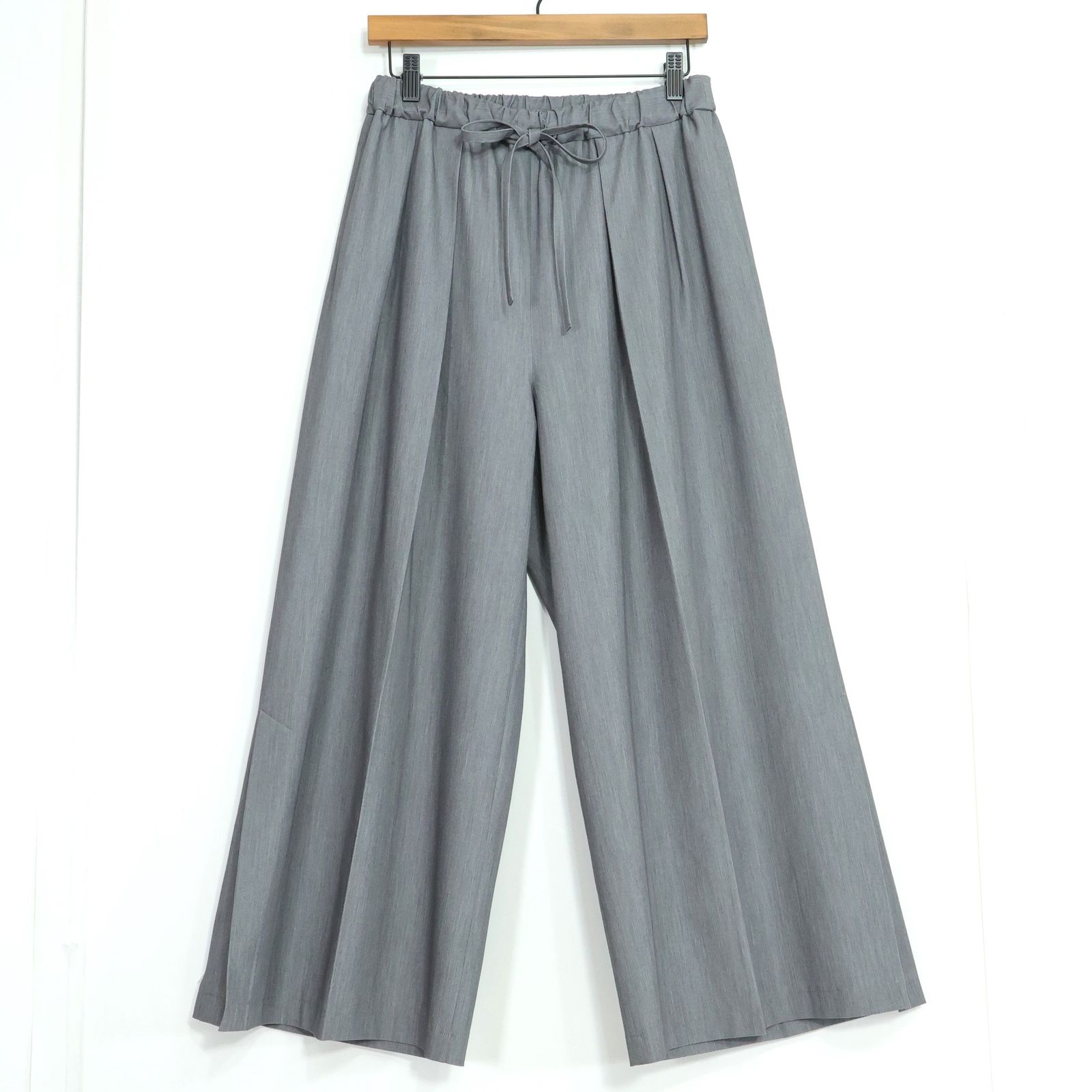 【美品】インゲボルグ★タック使いワイドパンツ サイズ11号 グレー系 無地 薄手 z21479