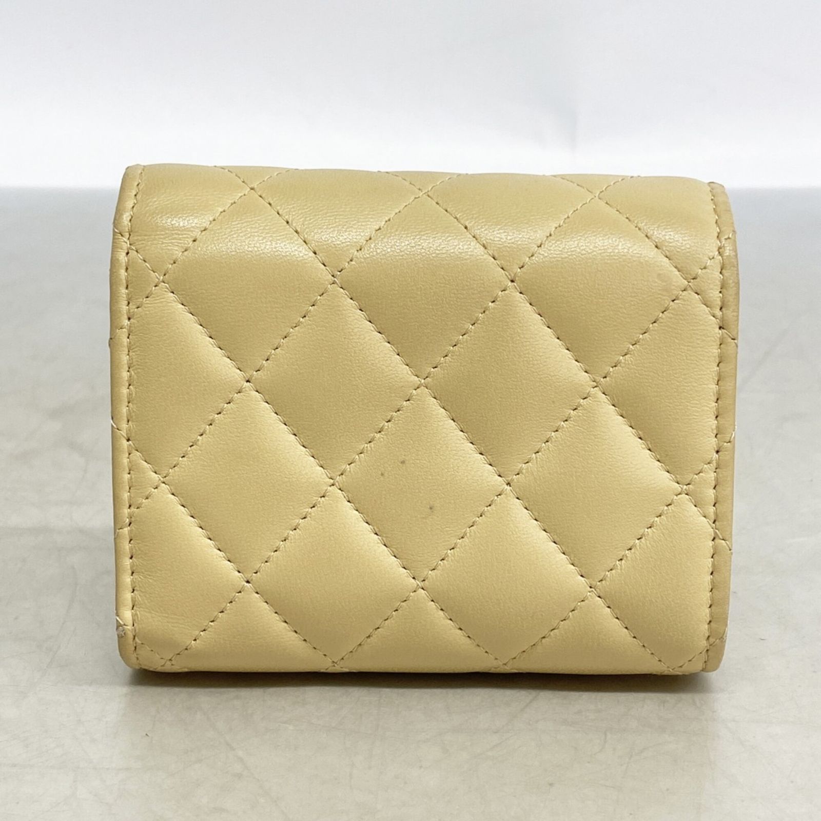 シャネル(Chanel) シャネル 三つ折り財布 マトラッセ ラムスキン