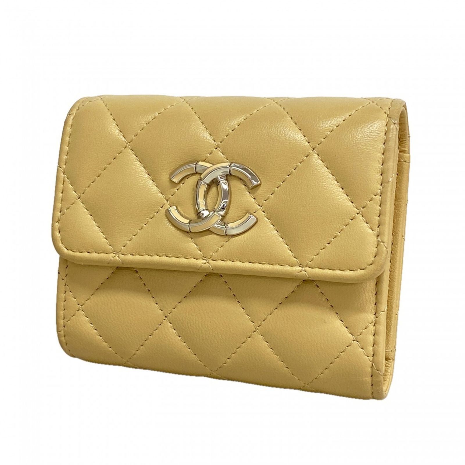 シャネル(Chanel) シャネル 三つ折り財布 マトラッセ ラムスキン ベージュ レディース