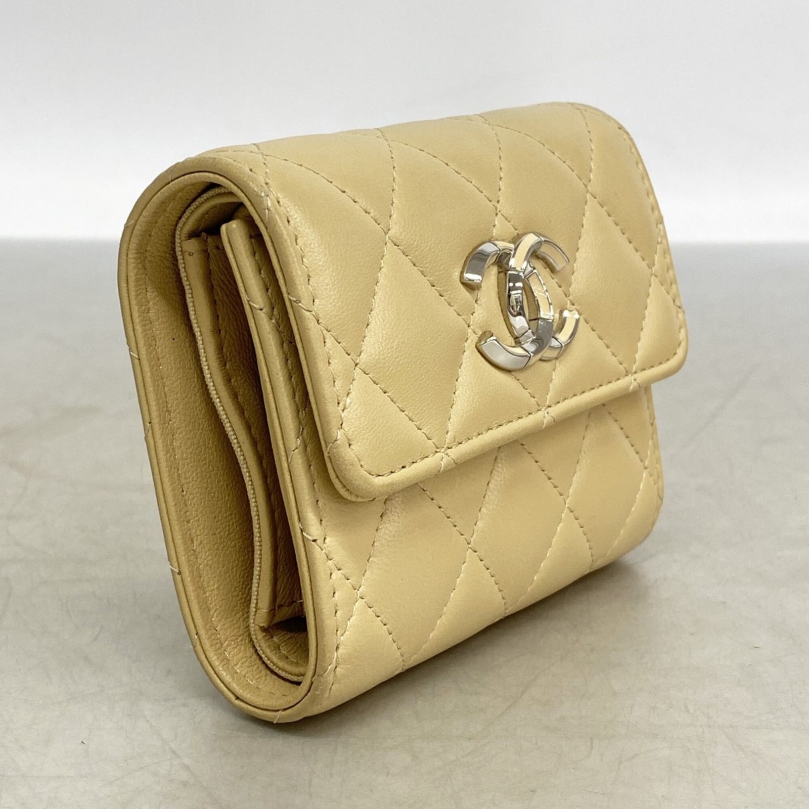 シャネル(Chanel) シャネル 三つ折り財布 マトラッセ ラムスキン