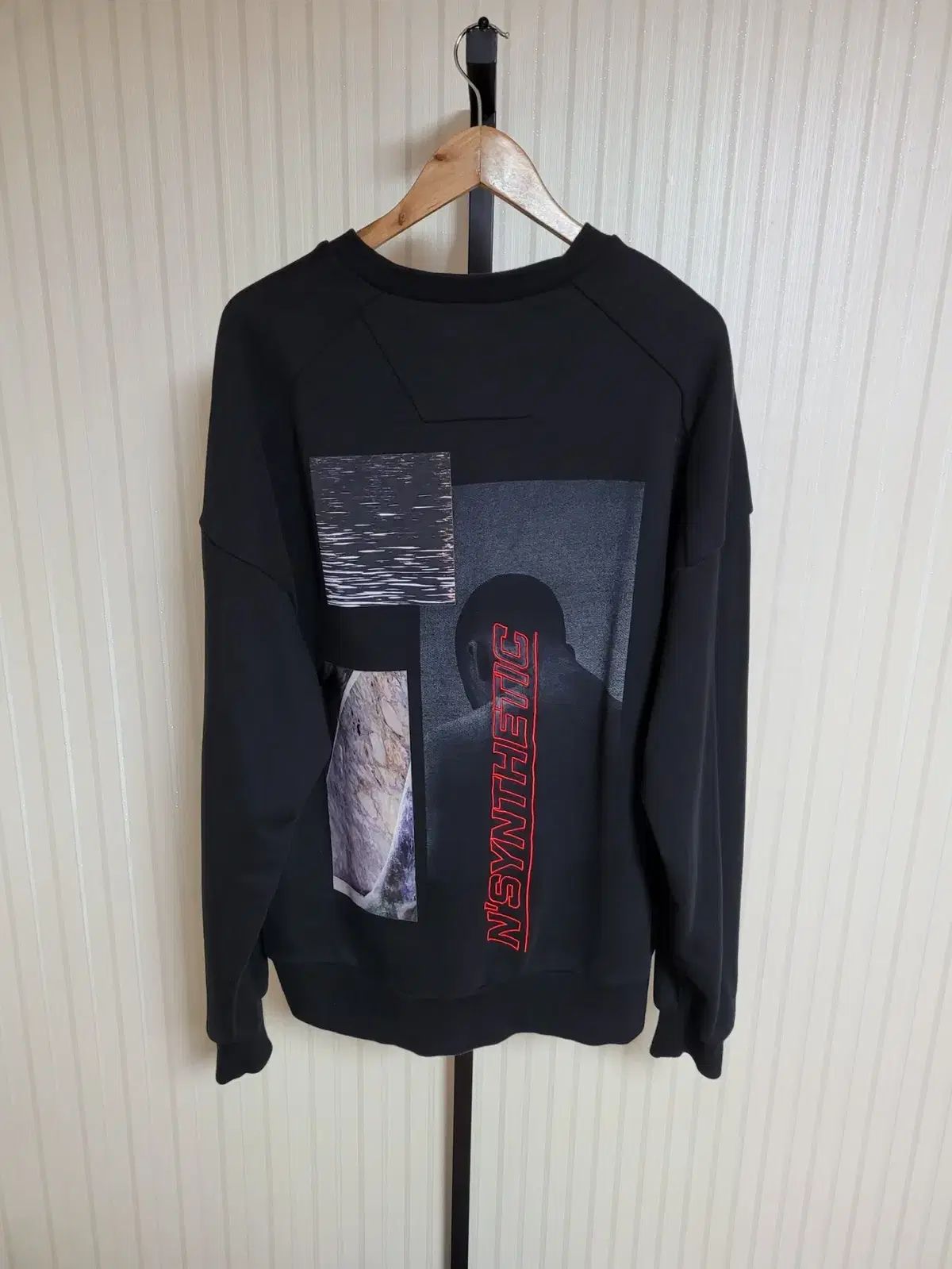 S ジュンジェイ バックプリント スウェット