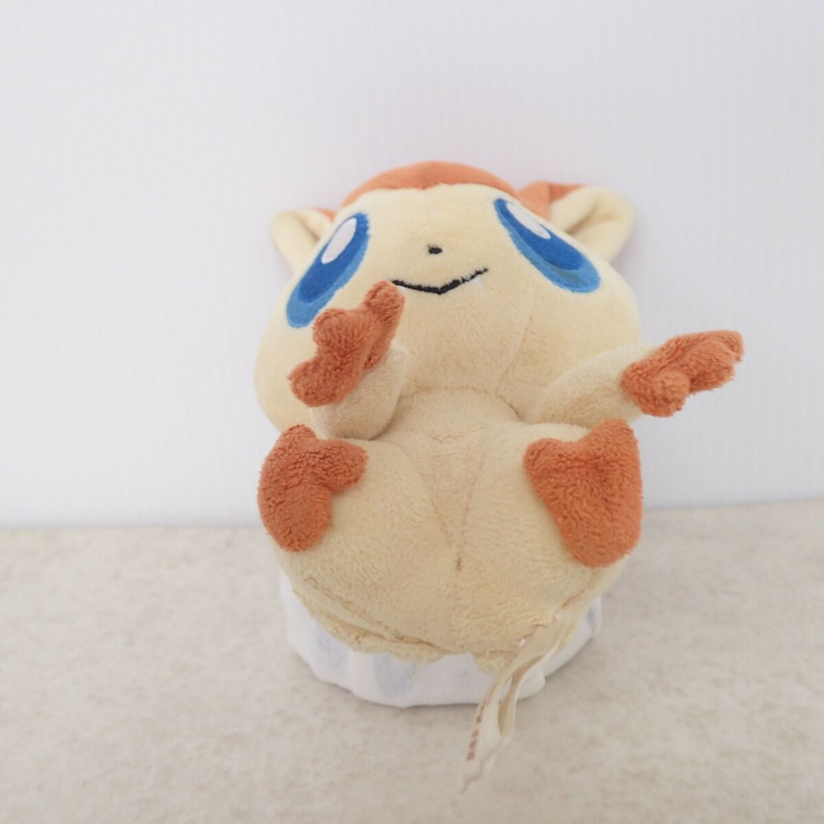 ポケモンセンター ビクティニドール ぬいぐるみ 紙タグ無