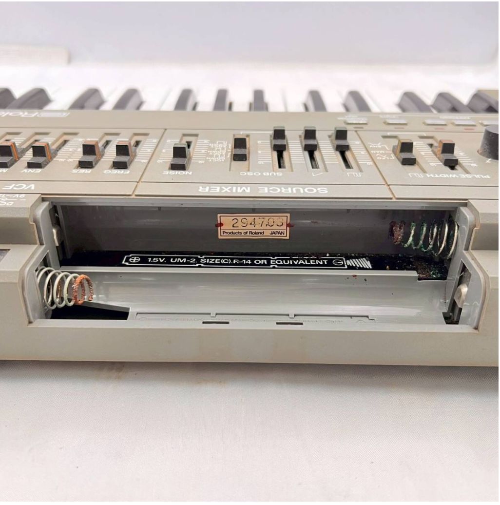 Roland シンセサイザー　RS-101 通電のみ確認　ジャンク品 送料無料】希少名機 Roland SH-101 アナログシンセサイザー 32鍵