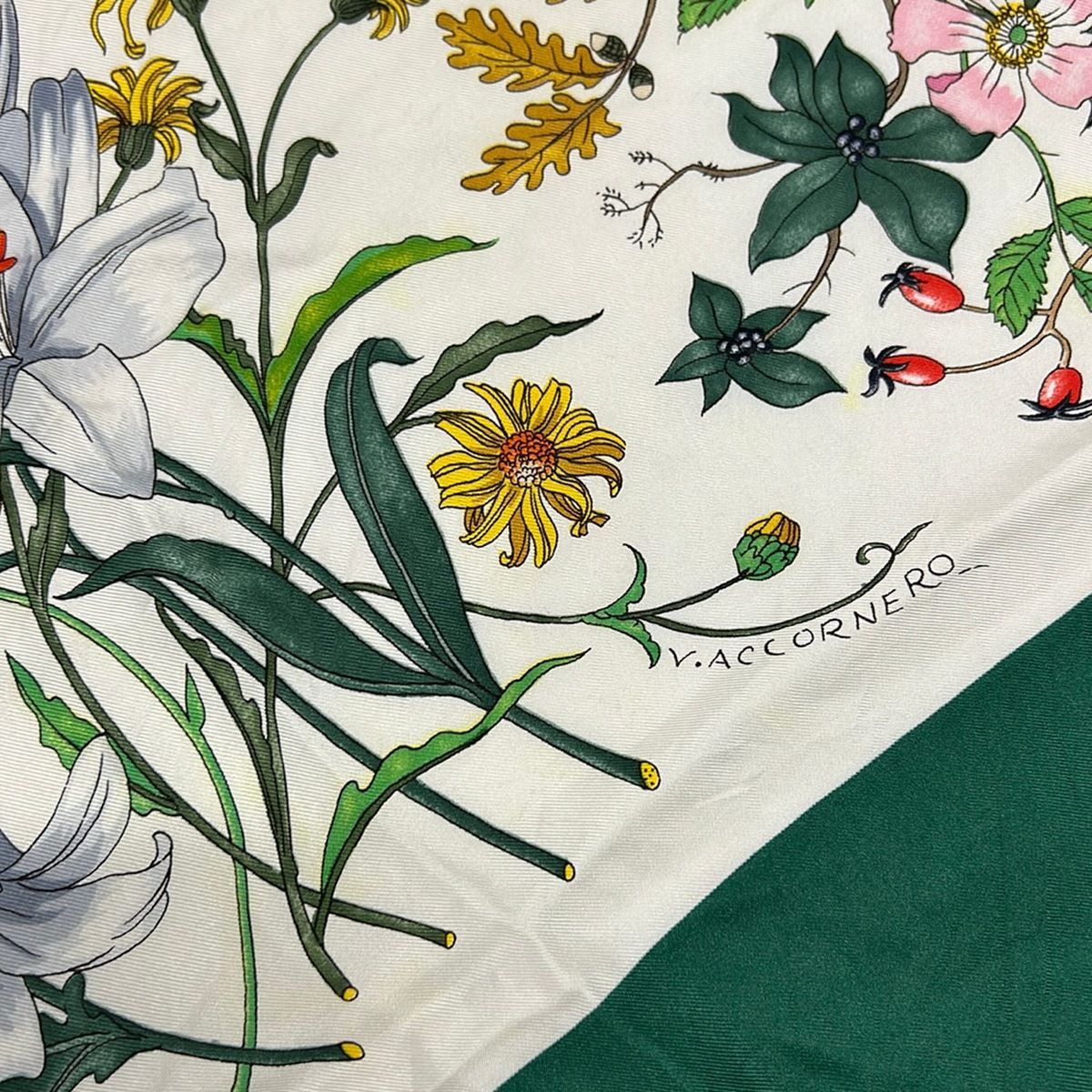 GUCCI(グッチ) スカーフ - 白×グリーン×マルチ 花柄 - メルカリ