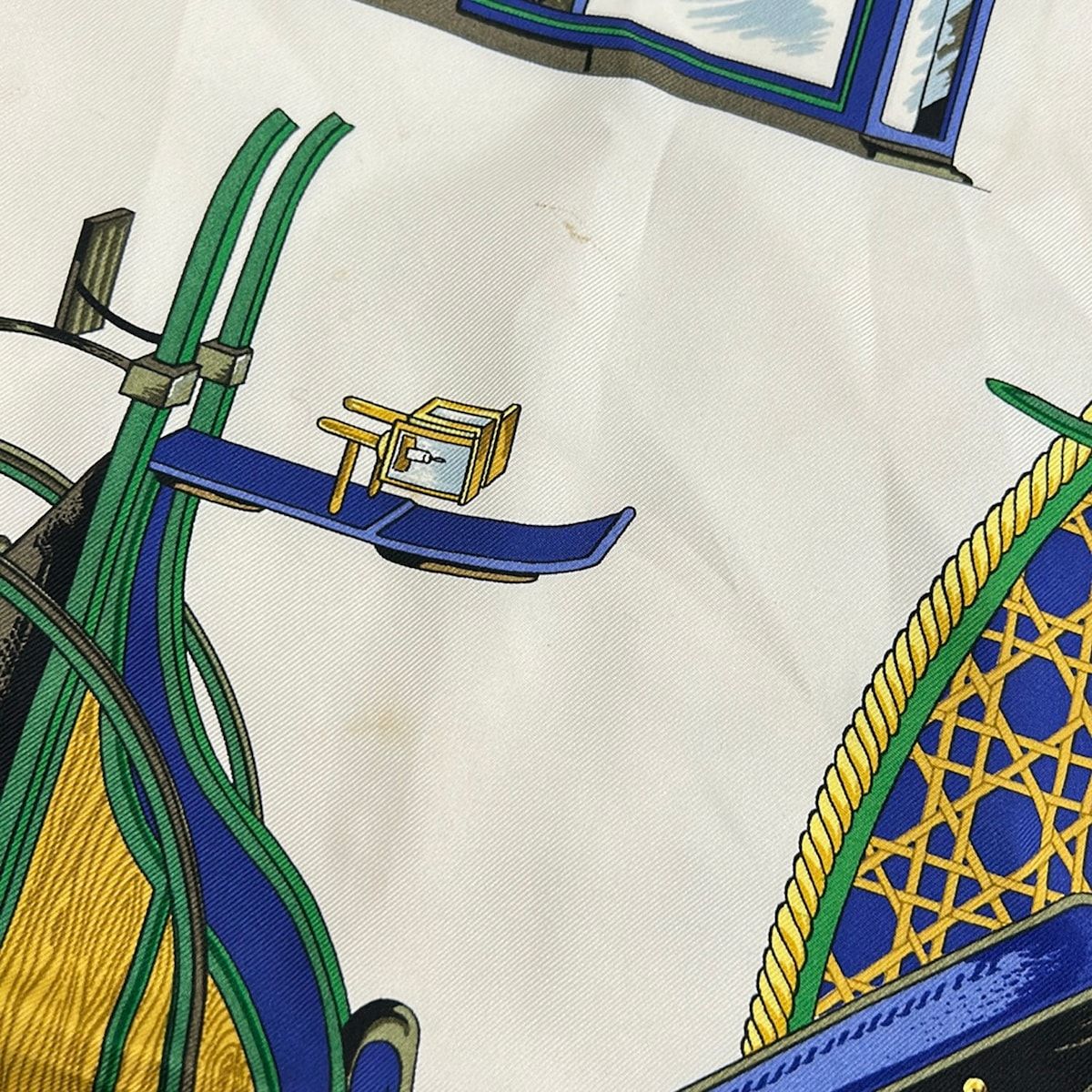 HERMES(エルメス) スカーフ カレ90 ブルー×アイボリー×マルチ LES