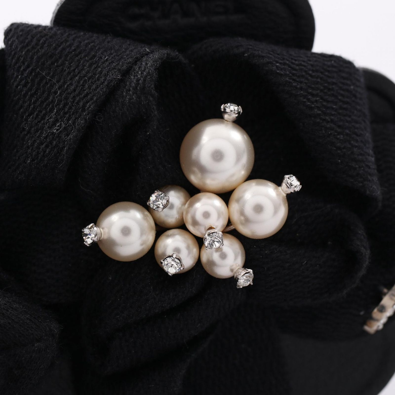 シャネル CHANEL ブローチ カメリア レザー カメリアブローチ