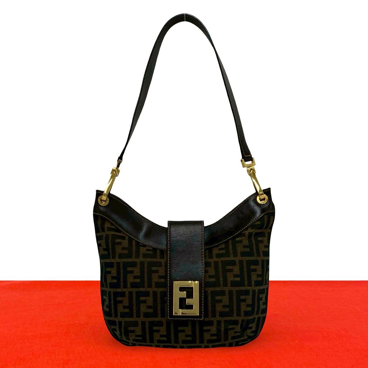 FENDI ワンショルダーバッグ 肩掛け FFロゴ金具 編み込み レザー 緑 極 美品 FENDI フェンディ ヴィンテージ FF ロゴ 金具 ズッカ 柄