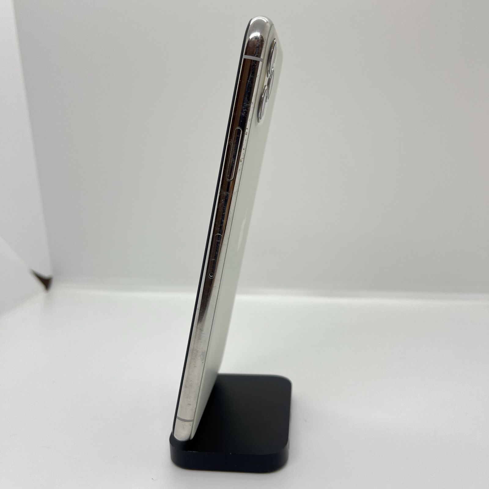 新品バッテリー・画面】iPhone11ProMax 64GB SV SIM解除済- メルカリ