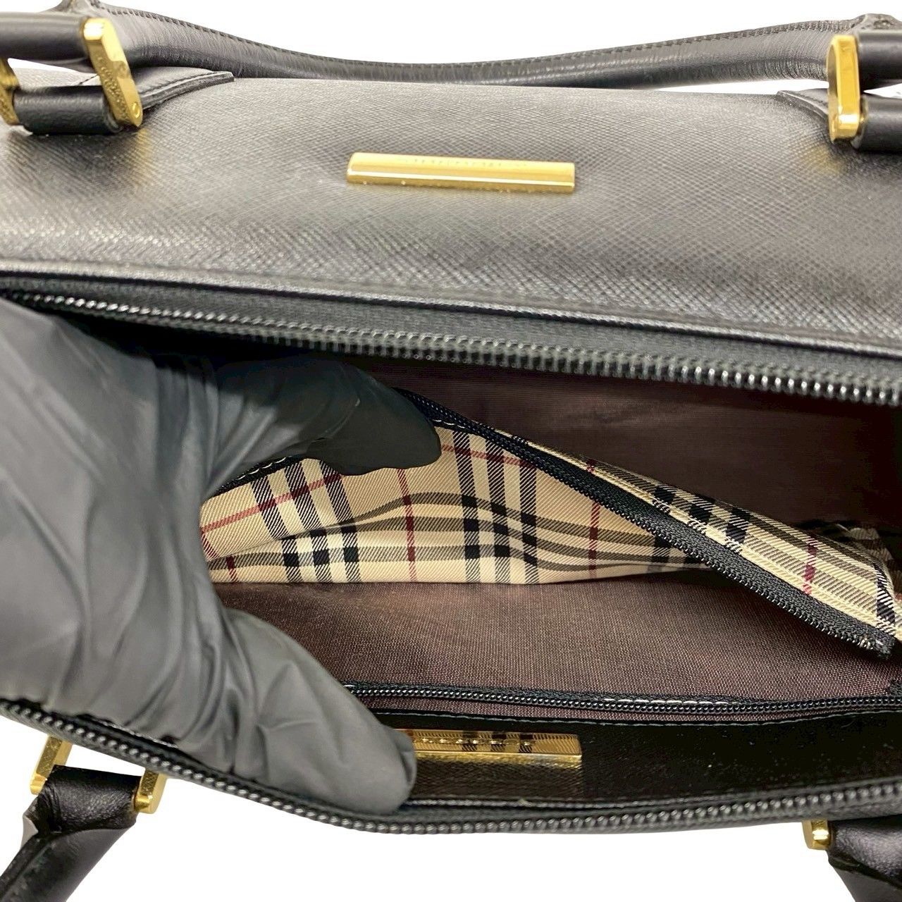 ほぼ未使用 BURBERRY バーバリー ロゴ 金具 ノバチェック 柄 レザー 本