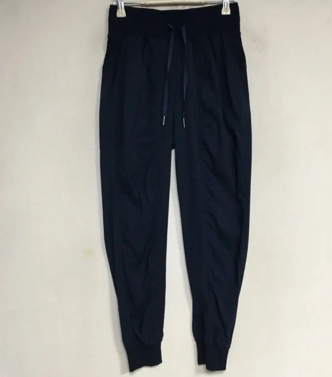 lululemon ダンススタジオ ミッドライズ ジョガーパンツ 8,225円
