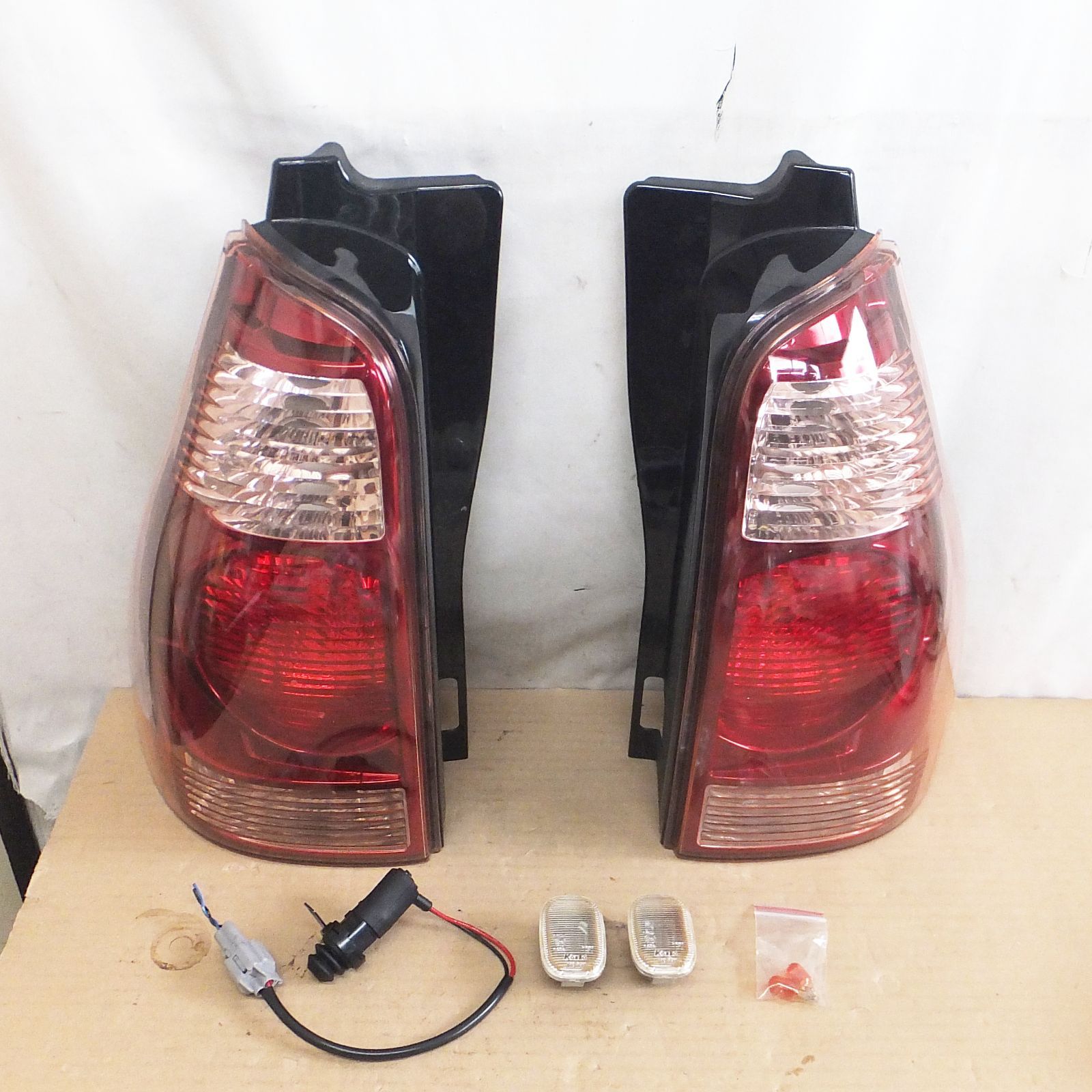 S374【中古美品】ハイラックスサーフ 210系 215系 前期 純正