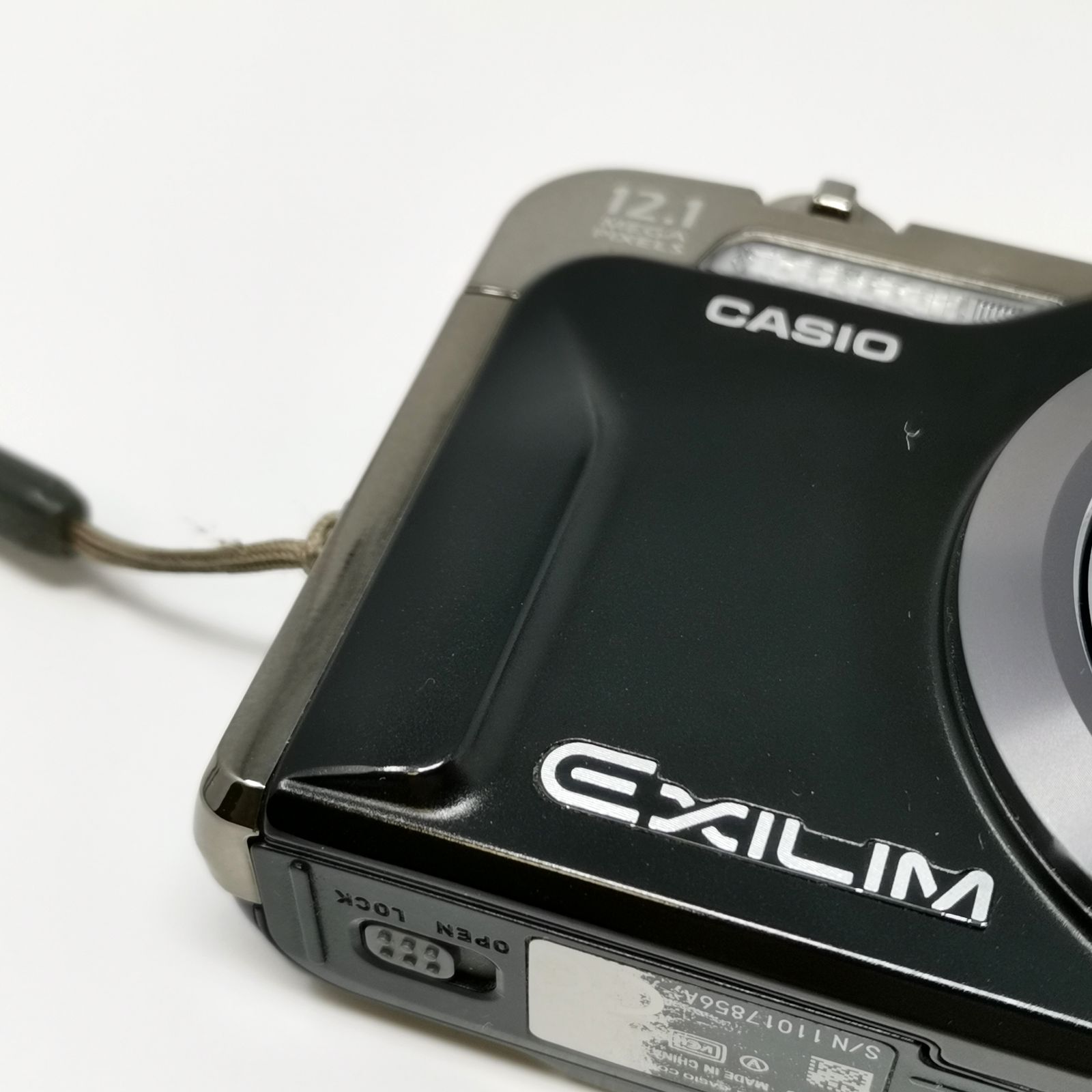 【完品】CASIO EX-H10 コンデジ ブラック　箱あり　 動作確認済み CASIO EXILIM EX-H10 カメラ コンデジ ブラック 動作確認済み 訳あり品
