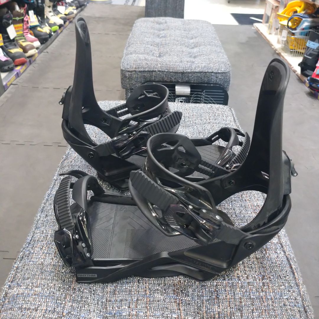 中古美品　SALOMON RYTHEM 　S/Mサイズ ムラスポ公式】SALOMON サロモン RHYTHM リズム BK（ブラック） L