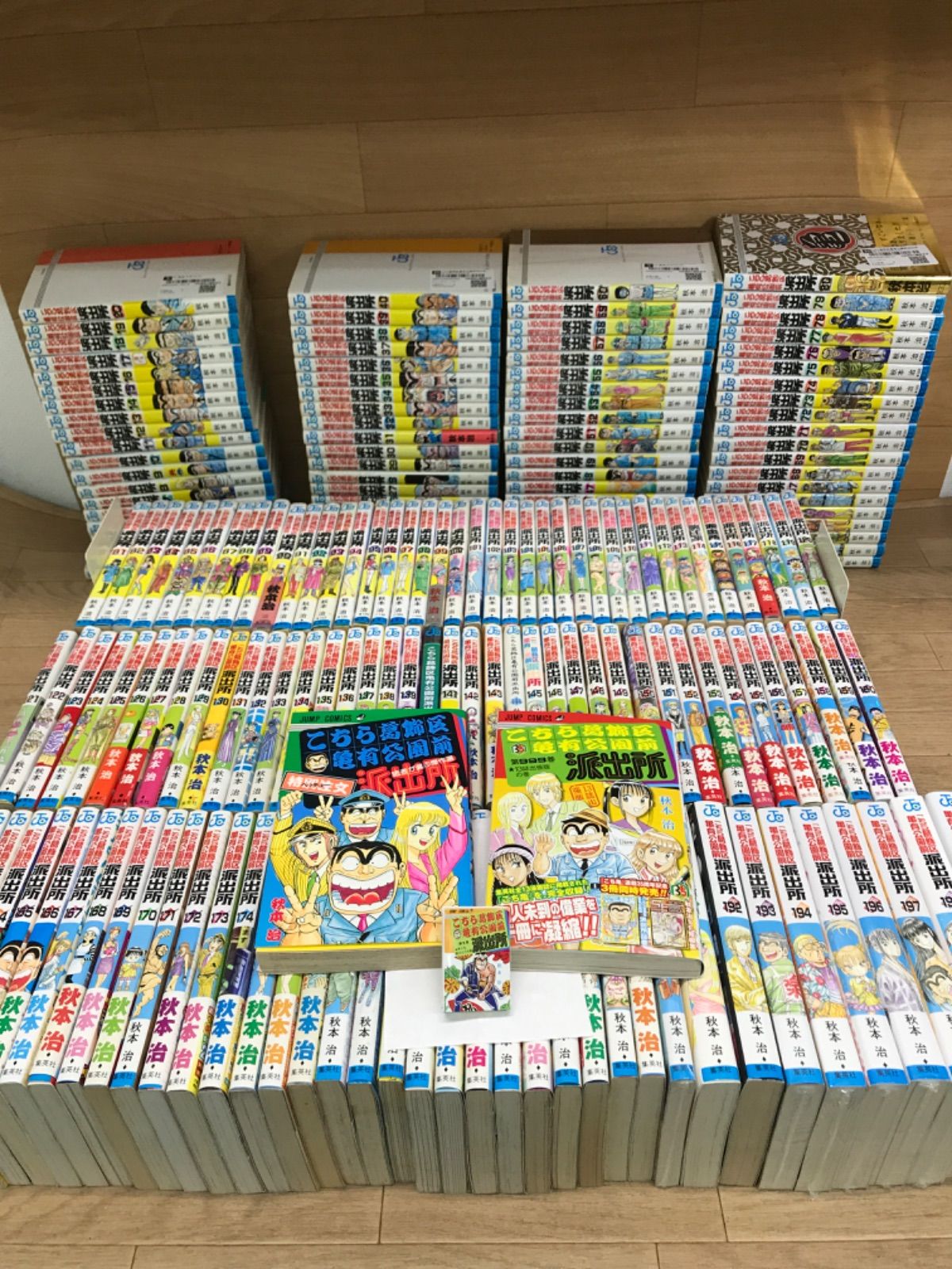★【未開封あり】こち亀　コミック全巻 1～201巻 ＋関連本2冊＋豆ガシャ本　こちら葛飾区亀有公園前派出所 【200巻 特装版】　※2個口発送　《SU29A》