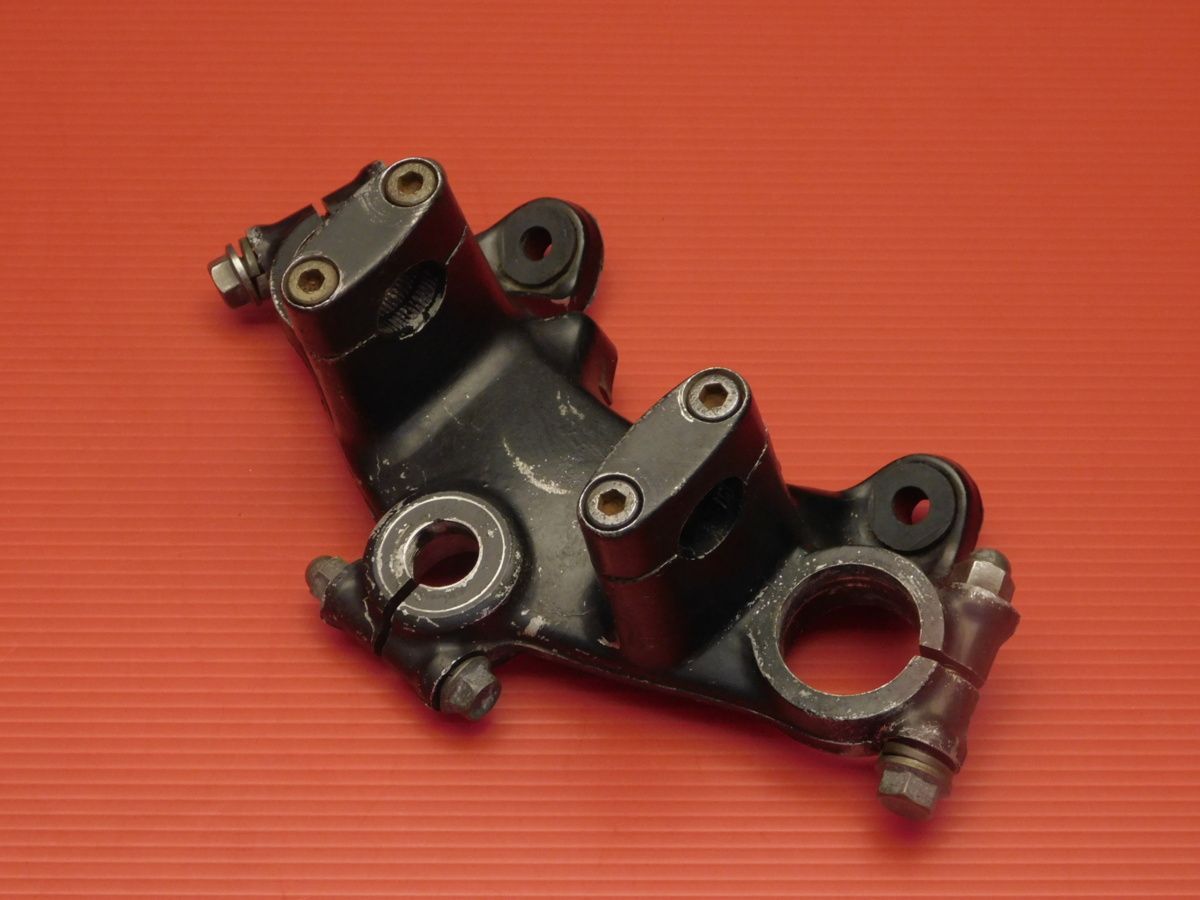 80【評価A】 GS650G カタナ 純正 トップブリッジ 三つ又 Φ35 ハンドルポスト クランプ ASSY @f0391E21m 6,205円