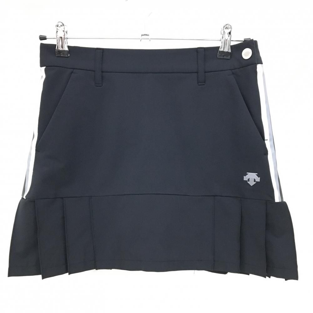 美品】デサントゴルフ スカート 黒×白 サイドプリーツ 立体ロゴ 内側