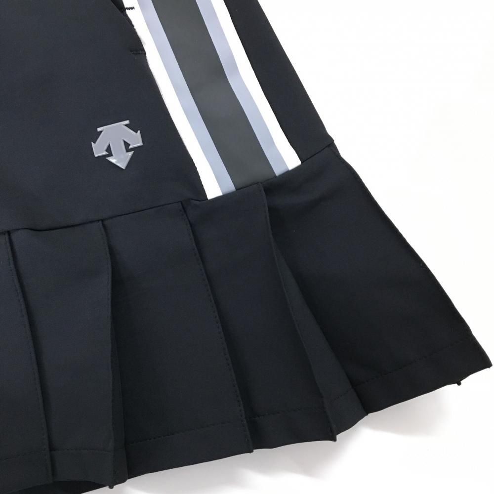 美品】デサントゴルフ スカート 黒×白 サイドプリーツ 立体ロゴ 内側