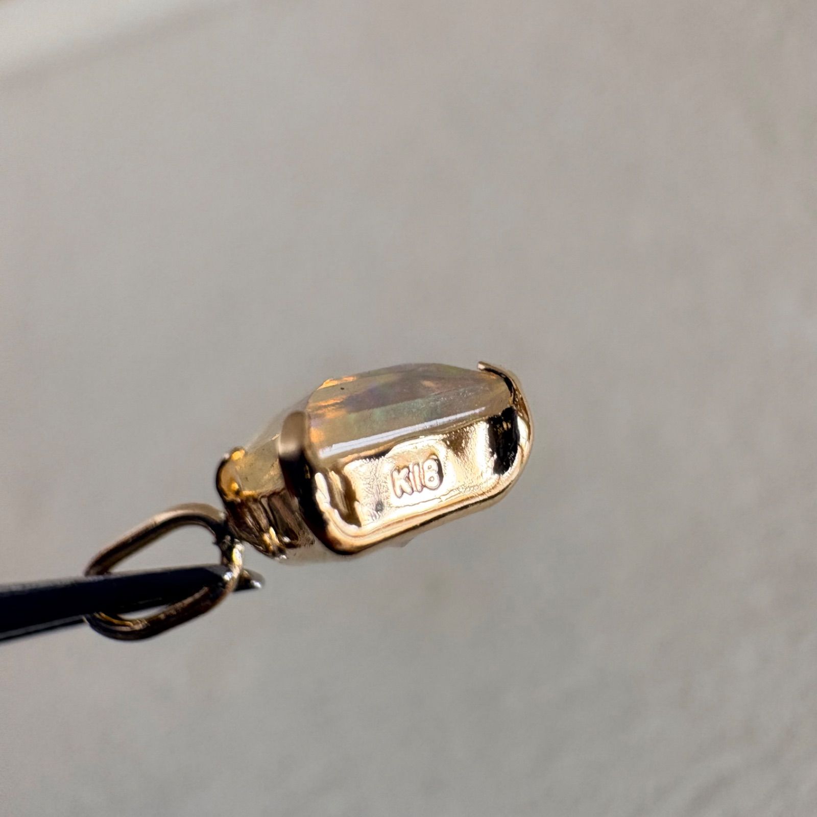 オパール チャーム K18無垢★極美品★【18金/K18刻印有り】天然石 K18 天然石オパール スクエア 18金イエローゴールド ペンダントトップ