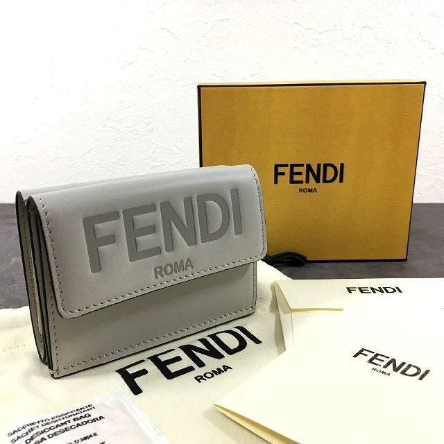 未使用品 FENDI コンパクトウォレット 8M0395 ライトグレー レザー 箱付き 330