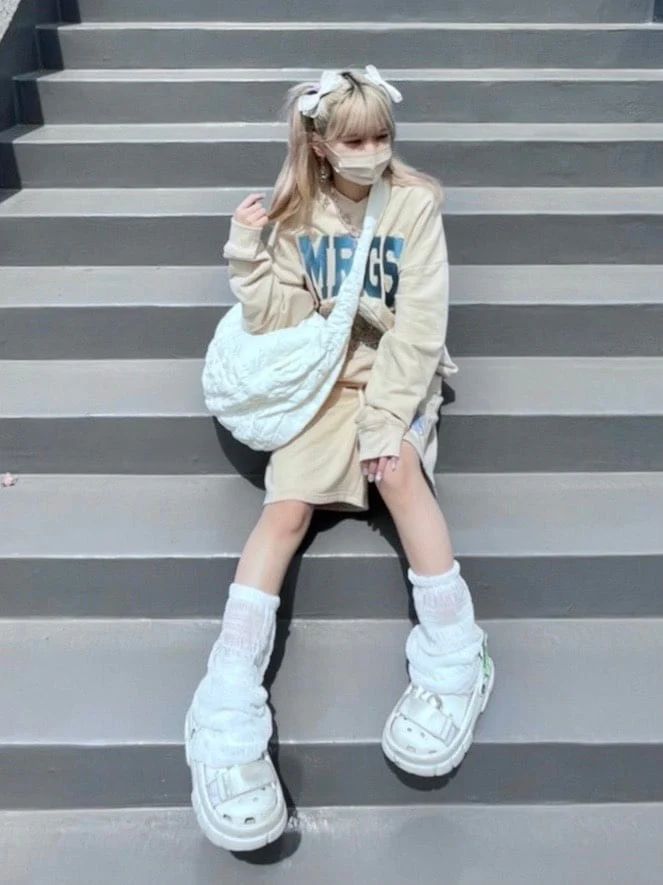 新品未使用【Never mind the XU】lace leg warmer (2color) - メルカリ