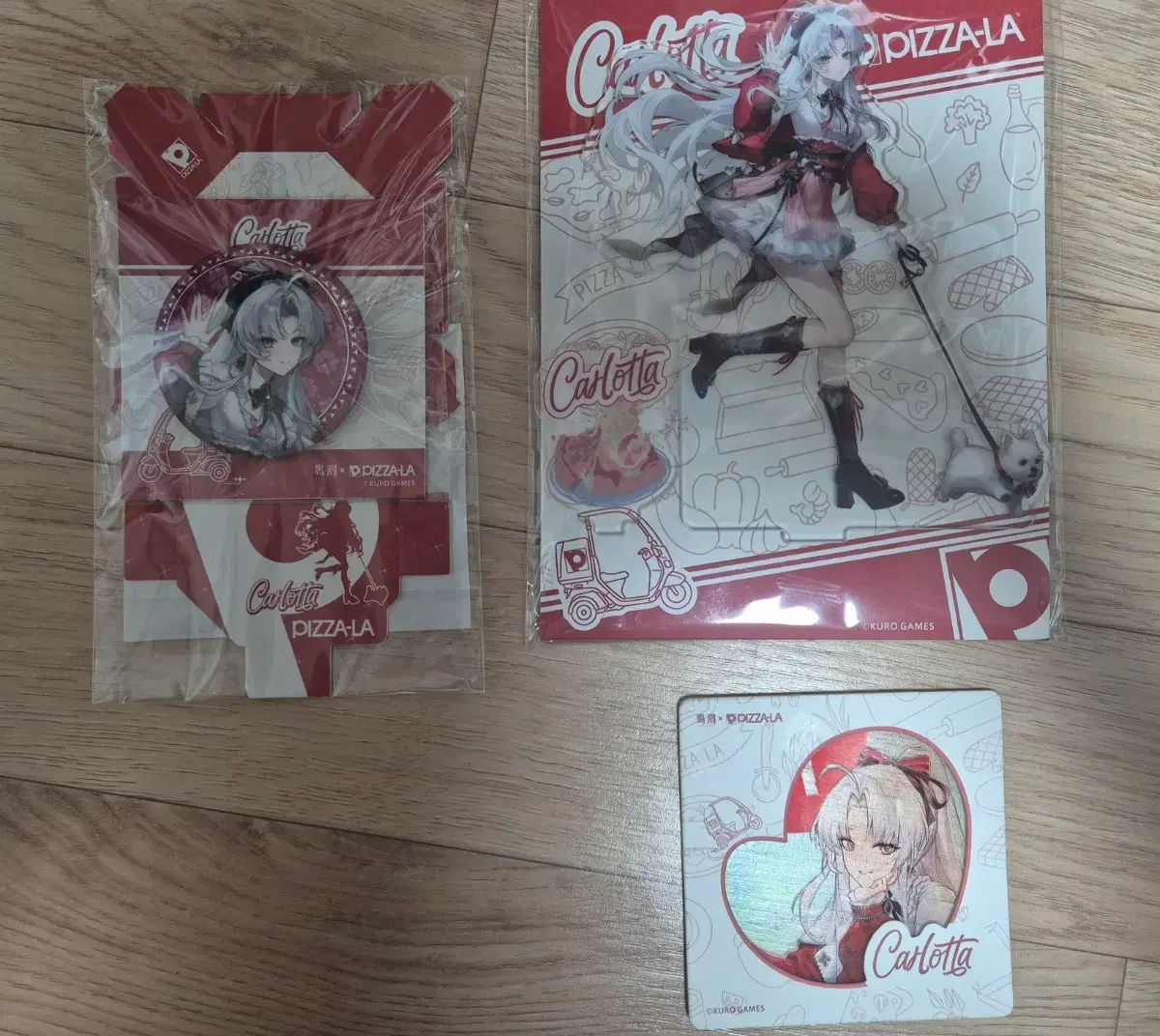 名張ピザラ カルロッタ アクリルスタンド + 缶バッジ + 2周年 Festival 限定カード