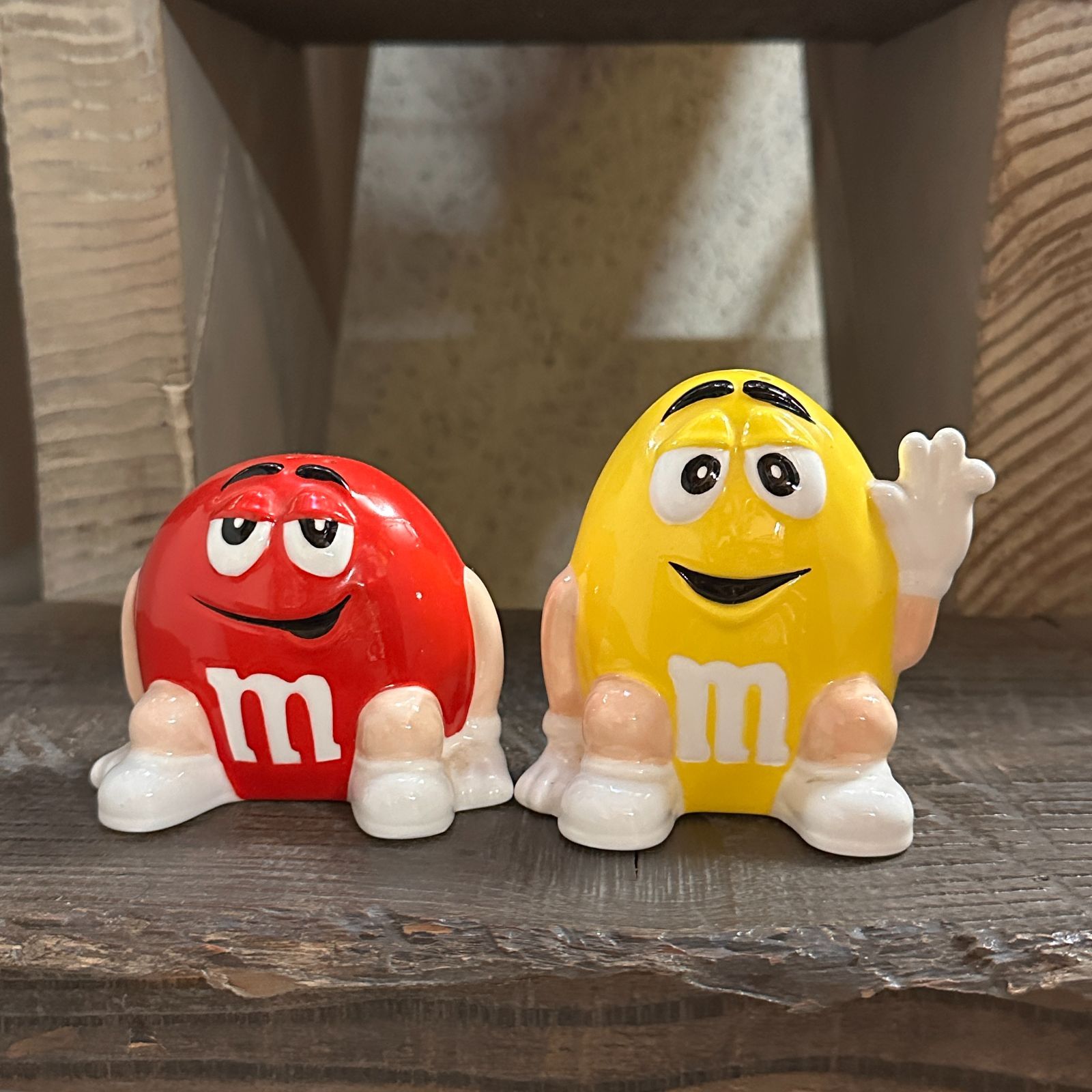 2001 Mars社製 m&m's 陶器製 ソルト＆ペッパー シェイカー2色セット