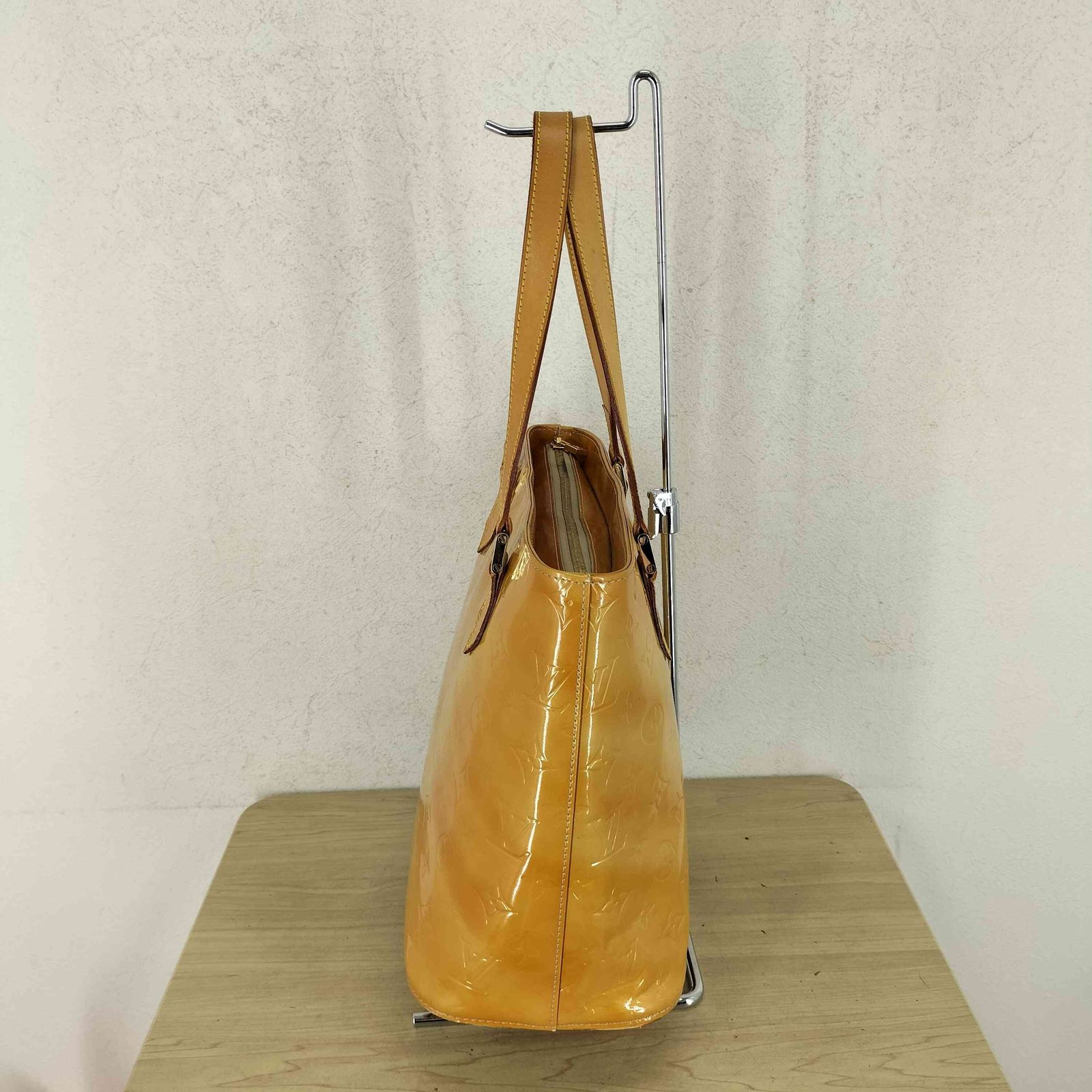 ルイヴィトン LOUIS VUITTON モノグラム ヴェルニ ヒューストン 